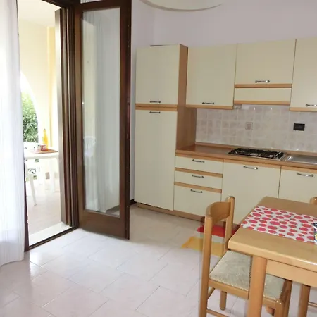 Feel At In With Fenced Garden *