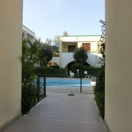 Feel At In With Fenced Garden