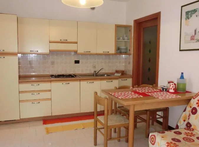 Feel At In With Fenced Garden *