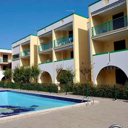 Feel At In With Fenced Garden *