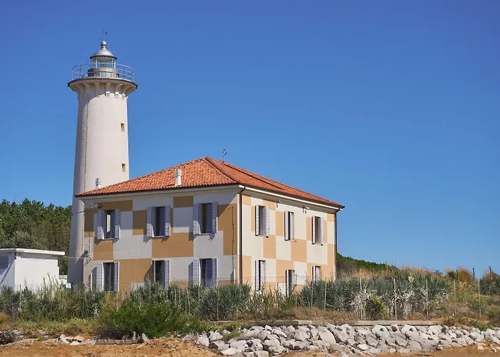 Feel At In With Fenced Garden *