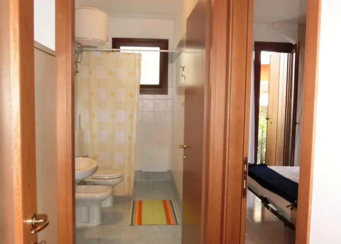 Feel At In With Fenced Garden